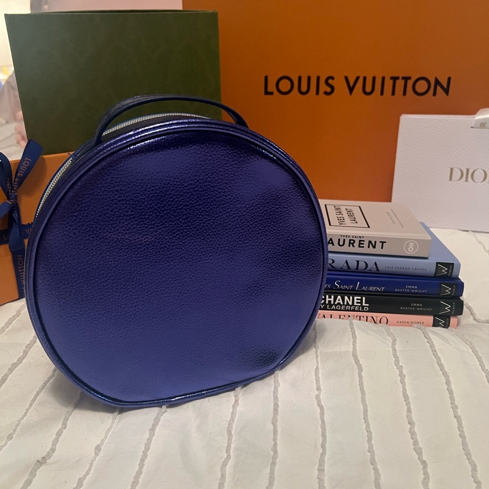 Beautiful electric blue unbranded cosmetic case brand new without tags.